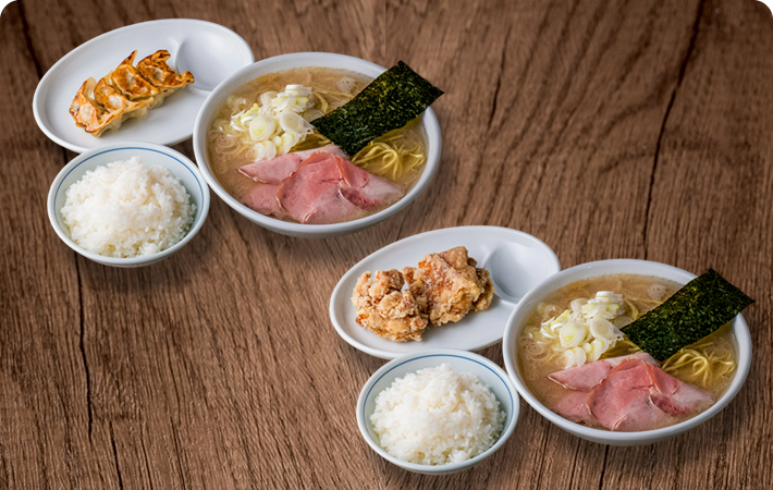Dセット<br>1.豚骨ラーメン＋ライス＋ギョーザ4個<br>2.豚骨ラーメン＋ライス＋唐揚げ2個